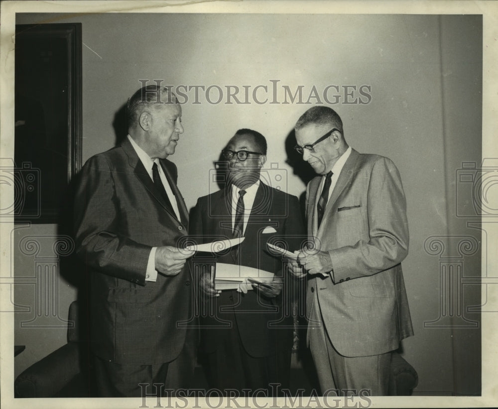 1969 Press Photo J.O. Richards Jr., Dr. Emmett Bashful and Dr. A.W. Dent- Historic Images