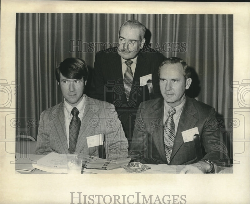 Load image into Gallery viewer, 1971 Press Photo Michael S. Doyle, Harold S. Dey, John E. North - noa88562
