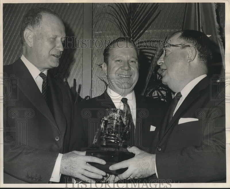 Load image into Gallery viewer, 1964 Press Photo Dillion Banquet at the Roosevelt Hotel - noa88695

