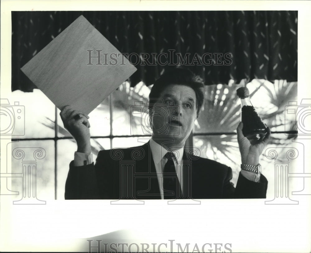 1989 Press Photo Garland Robinette, Guest Speaker at Art Association Meeting- Historic Images