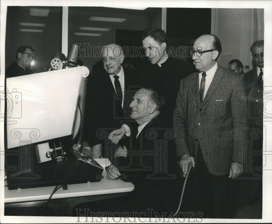 1968 Press Photo Barcelona mayor Jose Maria de Porcioles at Loyola University- Historic Images