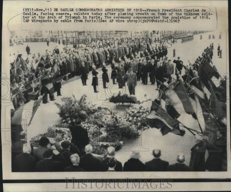 Load image into Gallery viewer, 1967 Press Photo French President Charles de Gaulle, Tomb of the Unknown Soldier
