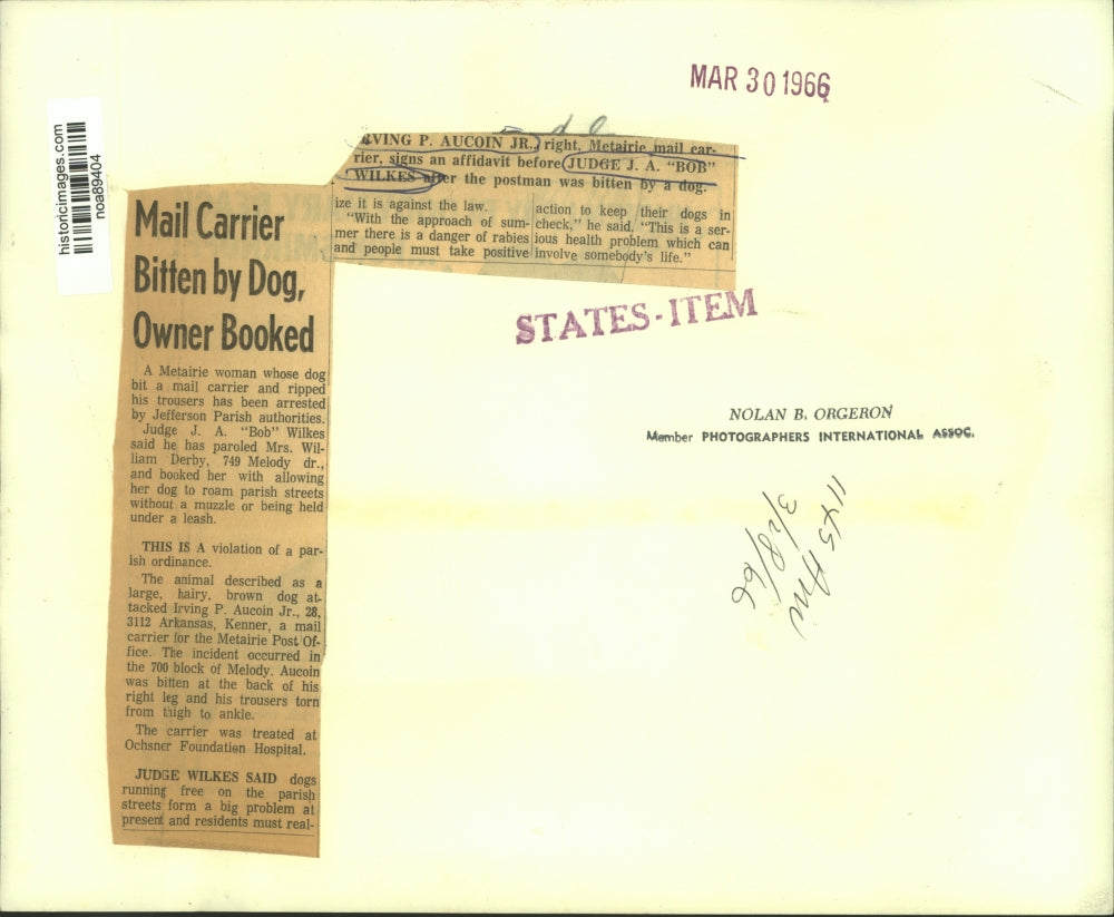 1966 Press Photo Irving P. Aucoin Jr signs an affidavit before Judge J.A. Wilkes