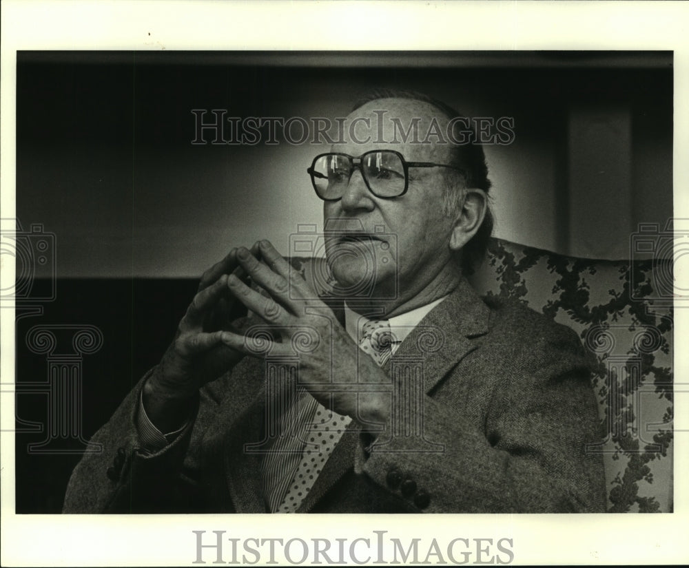 1984 Press Photo Dave Dixon, deep in his thoughts - Historic Images