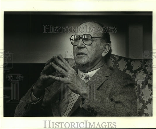 1984 Press Photo Dave Dixon, deep in his thoughts - Historic Images