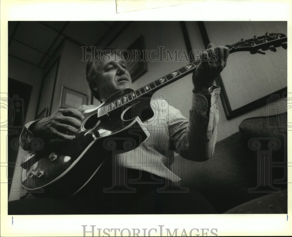 1992 Press Photo Anthony DiPascal, Jefferson Parish Deputy &amp; Musician- Historic Images