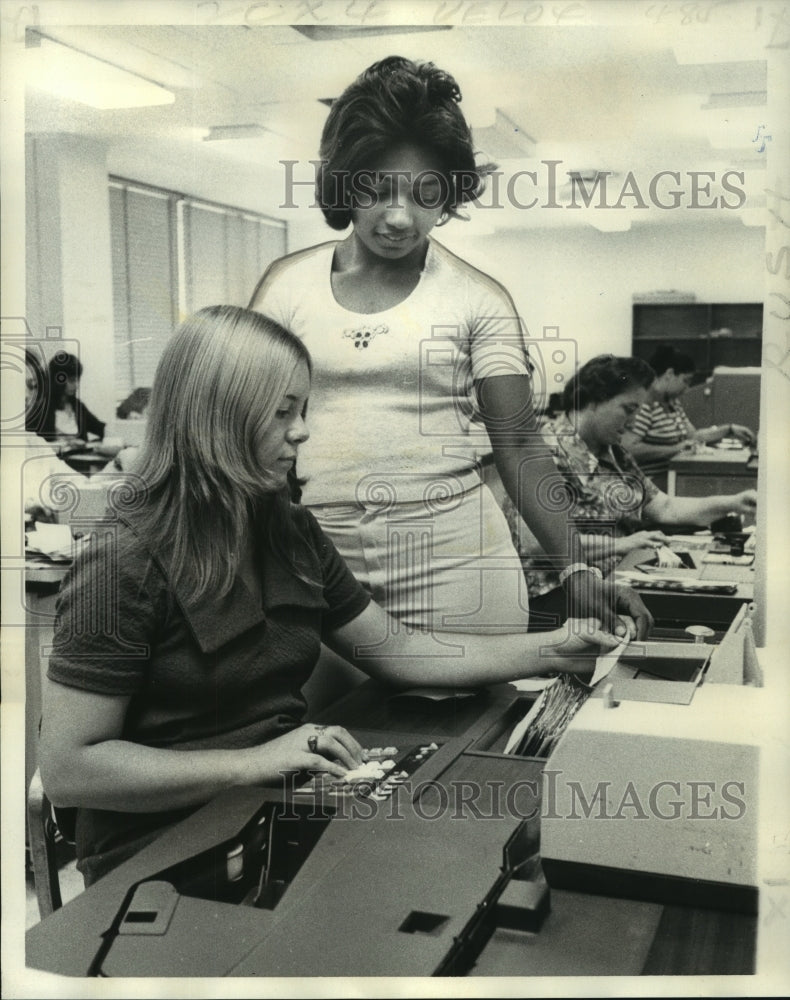 1974 Press Photo Sheral Raymond and Debbie Cornin, F.T. Nicholls High School