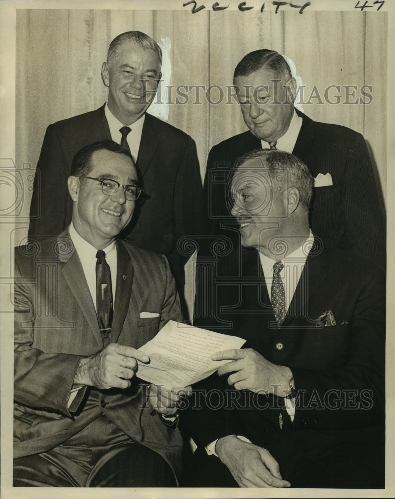 Load image into Gallery viewer, 1966 Press Photo Jefferson Parish Board of Realtors Officials - noa90493

