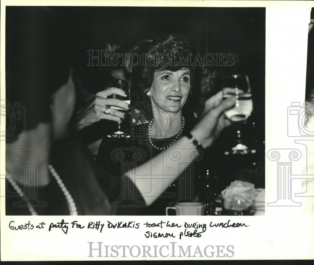 1988 Press Photo Mrs Michael Dukakis at party during luncheon- Historic Images