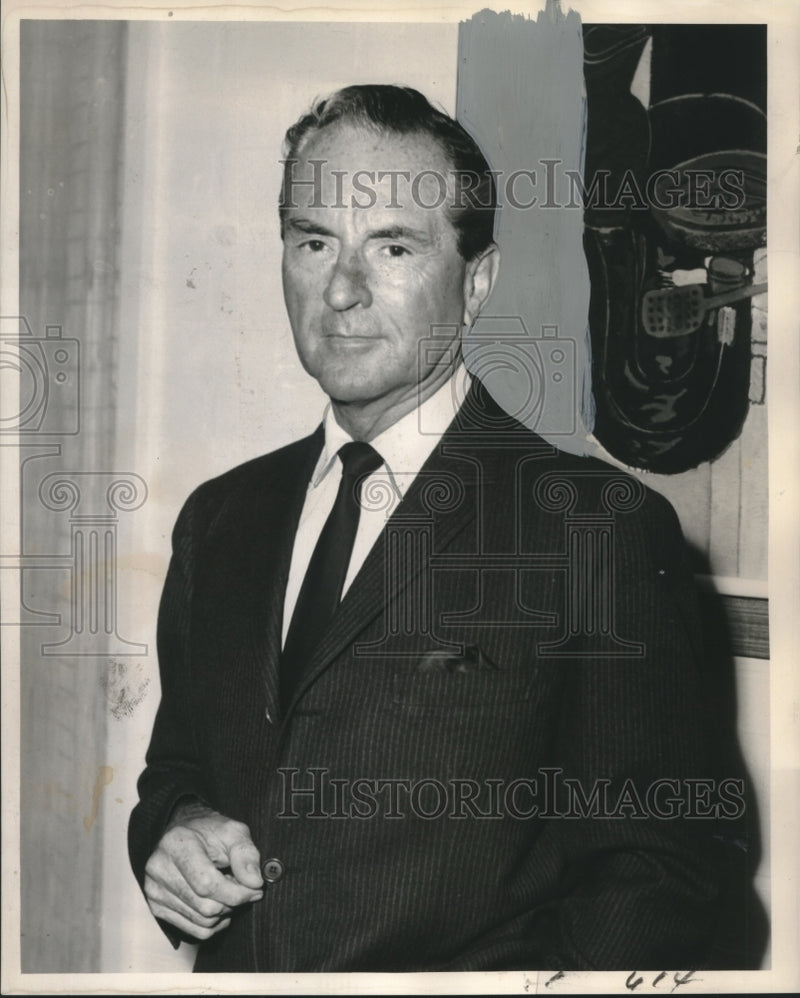 Load image into Gallery viewer, 1963 Press Photo Guilford Dudley, President, Life and Casualty Insurance Company
