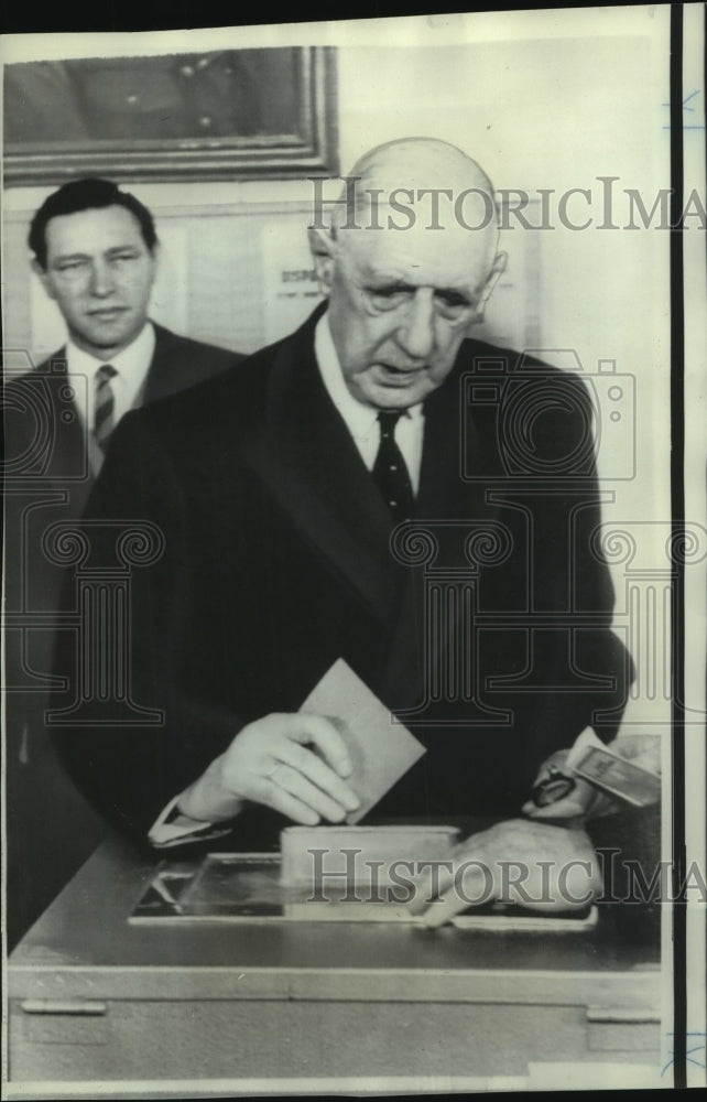 1969 Press Photo Charles De Gaulle, French President, Casts Ballot - noa92423