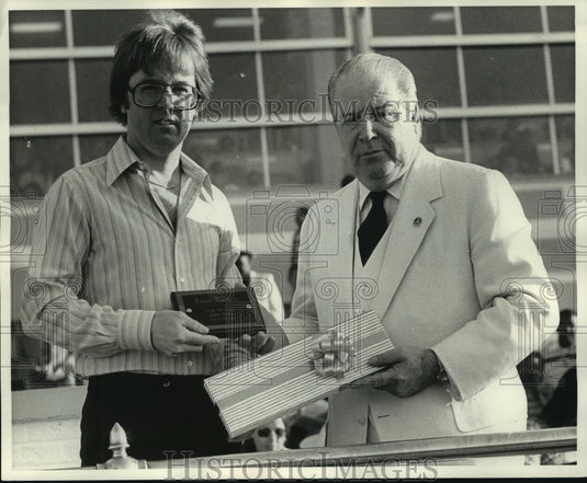  Press Photo Fair Grounds Joseph Dongnac presenting Frankie Brothers- Historic Images