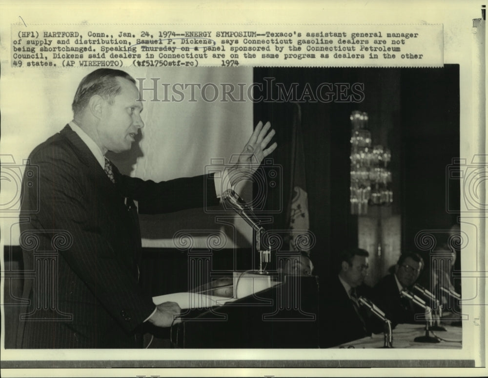 1974 Press Photo Samuel Dickens of Texaco at Energy Symposium in Connecticut- Historic Images