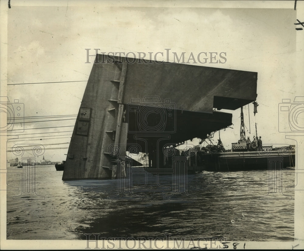 1966 Press Photo The Capsized 6,300-ton Drydock at the foot of Pacific st. - Historic Images