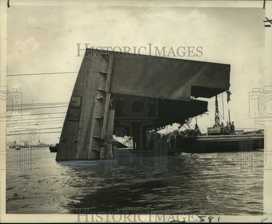 1966 Press Photo The Capsized 6,300-ton Drydock at the foot of Pacific st. - Historic Images