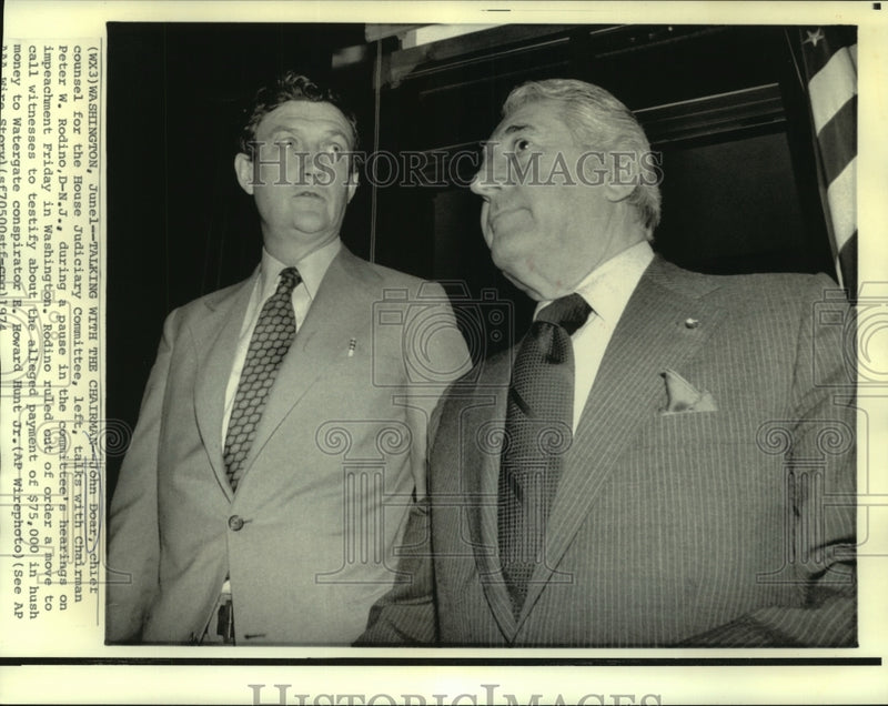 Load image into Gallery viewer, 1974 Press Photo Chief Counsel John Doar talks with Chairman Peter W. Rodino
