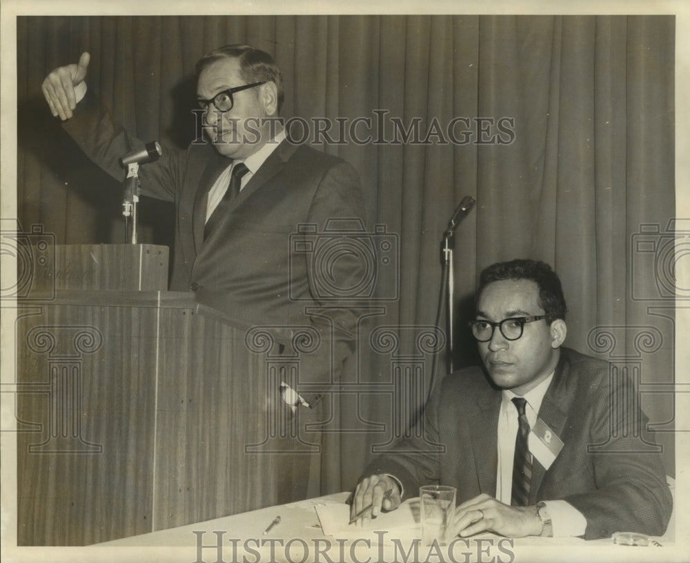 1969 Press Photo Al Walsh and Lewis L. Douglas at the Monteleone Hotel.- Historic Images