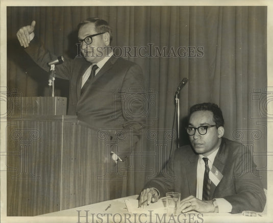 1969 Press Photo Al Walsh and Lewis L. Douglas at the Monteleone Hotel.- Historic Images