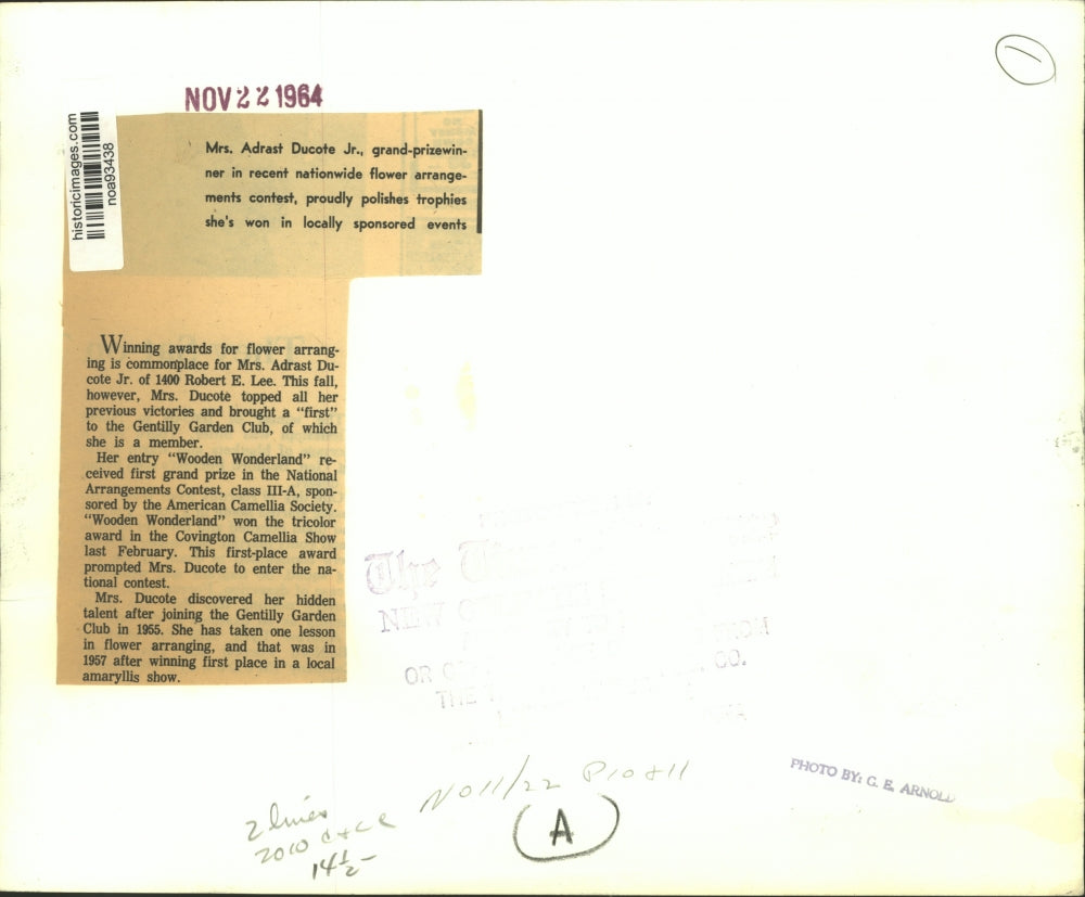 1964 Press Photo Gentilly Garden Club - Mrs. Adrast Ducote Jr. with Trophies