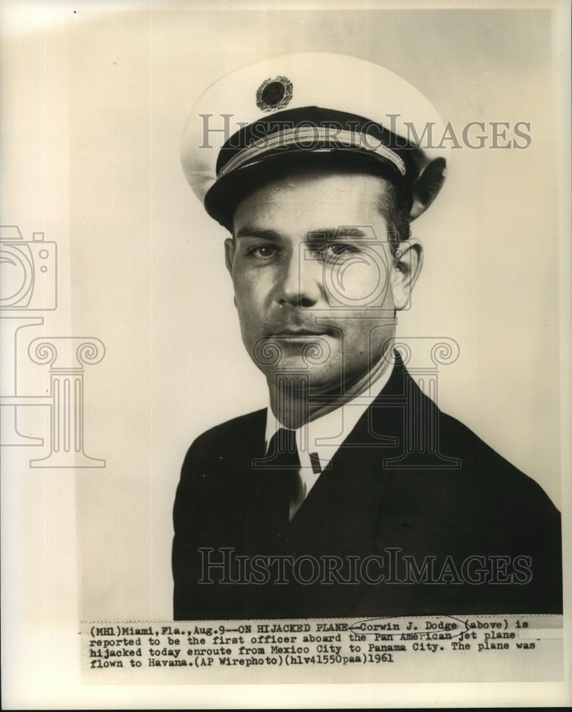 1961 Press Photo Corwin J. Dodge reported on hijacked plane from Mexico.