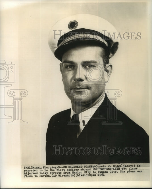 1961 Press Photo Corwin J. Dodge reported on hijacked plane from Mexico.