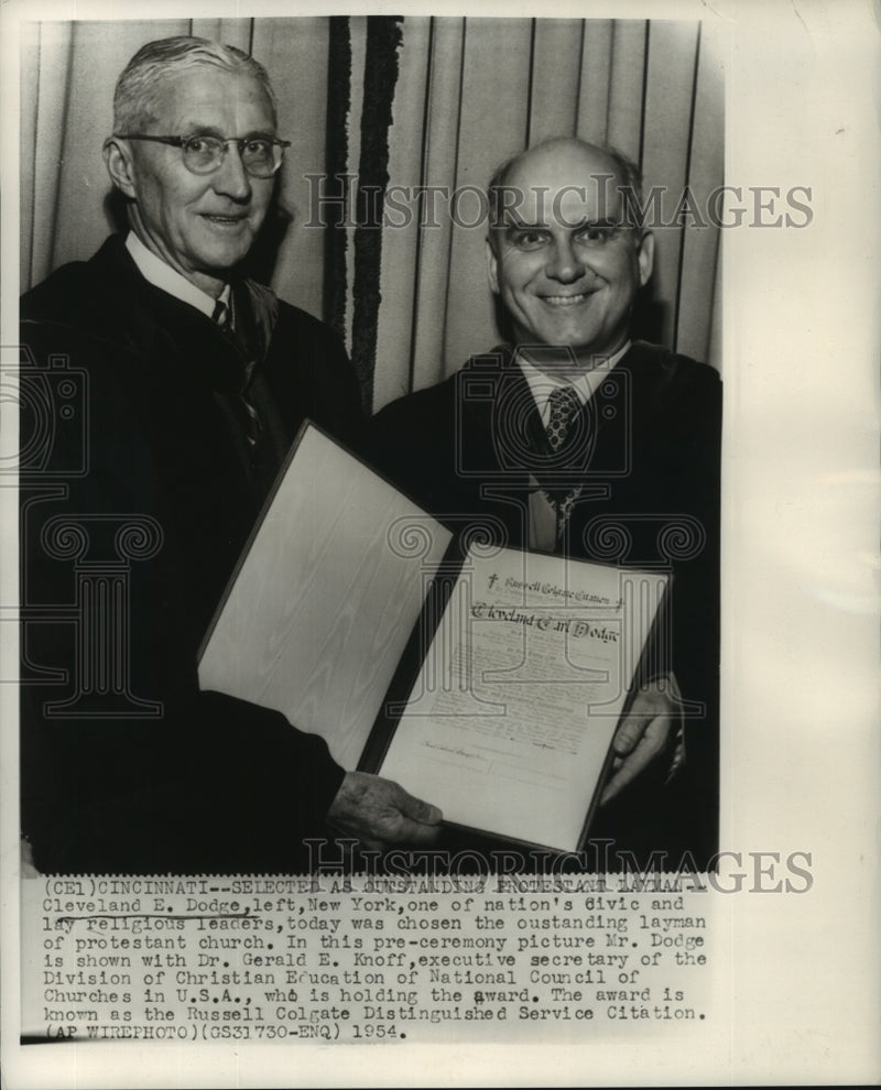 Load image into Gallery viewer, 1954 Press Photo Cleveland E. Dodge receives award from Dr. Gerald Knoff.
