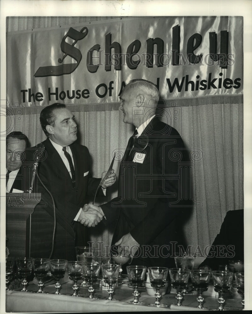 1962 Press Photo Schenley Industries Director Edgar Deutsche Receiving a Key- Historic Images