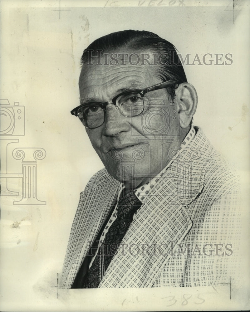 1974 Press Photo Stanley Dodds, financial analyst &amp; columnist of Times-Picayune.- Historic Images