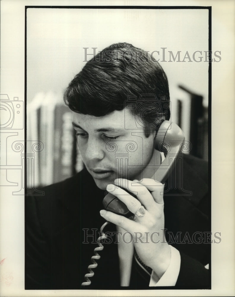 1976 Press Photo Cary M. Dougherty Jr. of Eye, Ear, Nose and Throat Hospital- Historic Images