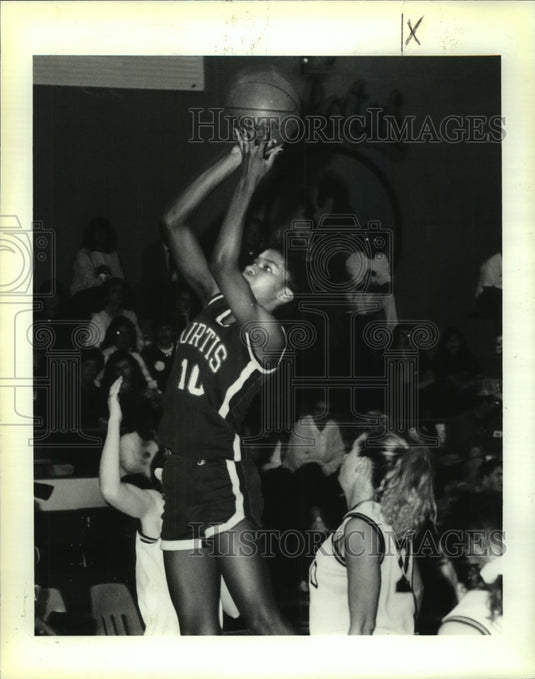 1990 Press Photo Chantel Doucette of John Curtis wins Most Valuable Player.- Historic Images