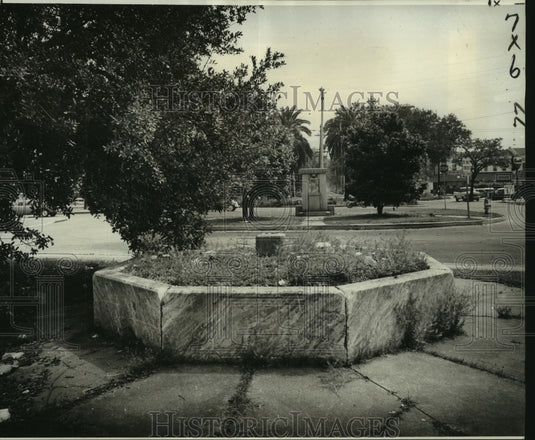 1976 Press Photo View of Dublin Park at St. Charles and Carrollton. - noa94383