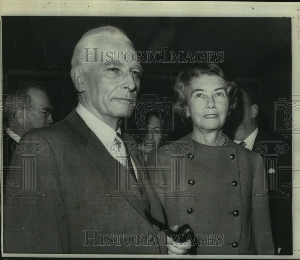 1967 Press Photo Senator Thomas Dodd and wife attend Senate Ethics hearing.