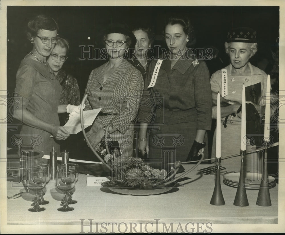 1959 Press Photo The Twilight Gardeners Garden Club at the Flower Show.