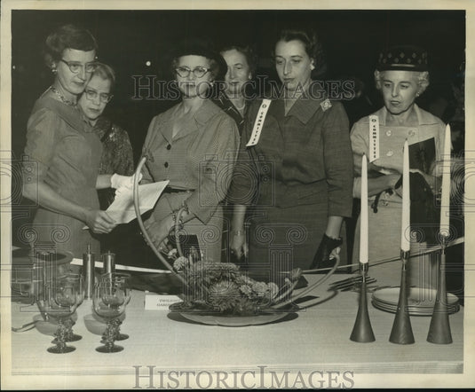 1959 Press Photo The Twilight Gardeners Garden Club at the Flower Show.
