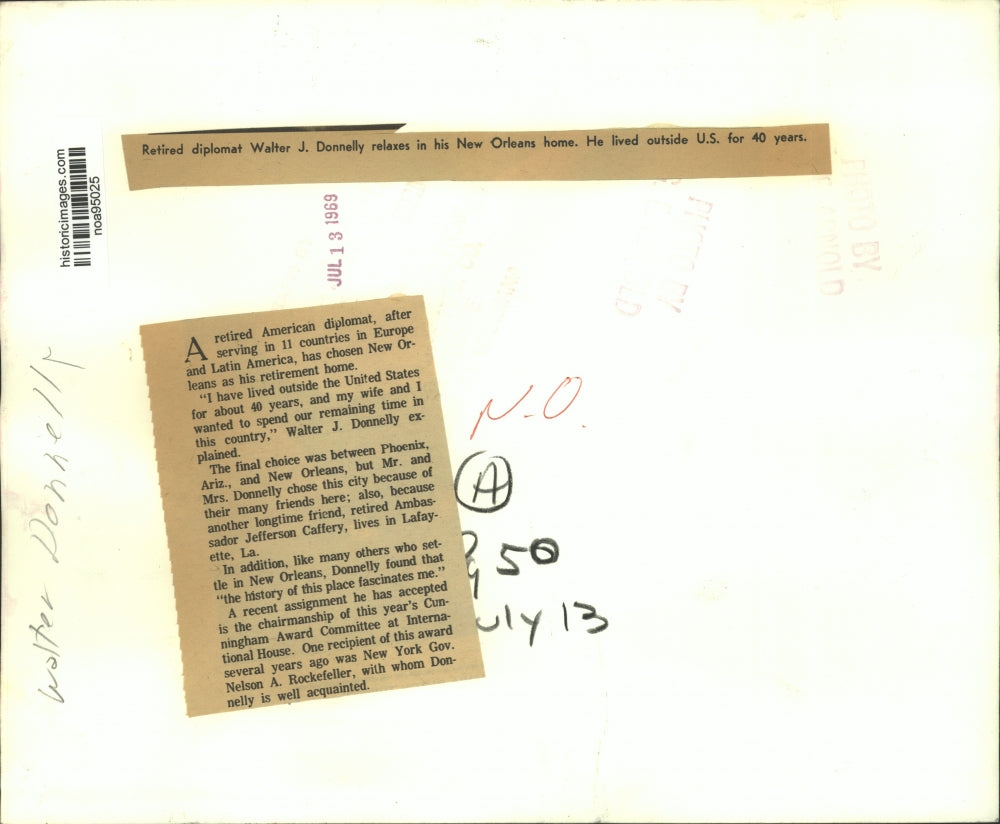 1969 Press Photo Retired diplomat Walter J. Donnely in his New Orleans home.