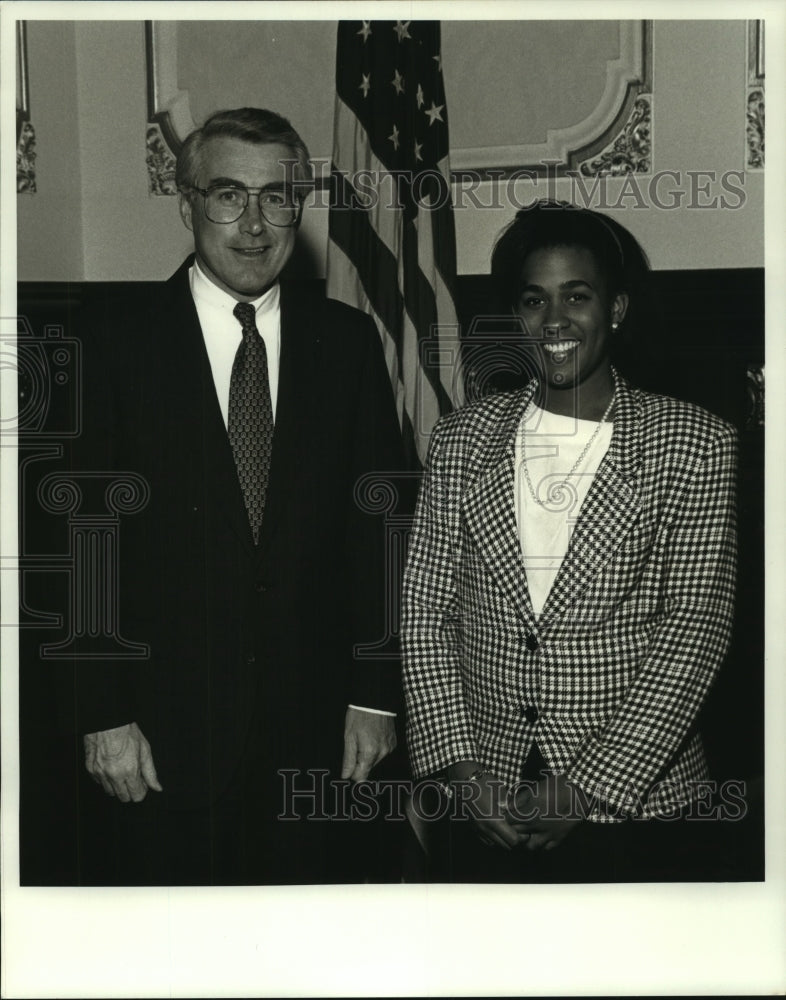  Press Photo Illinois Gov. Jim Edgar congratulates Amelia Shelby-Dunn Fellow- Historic Images