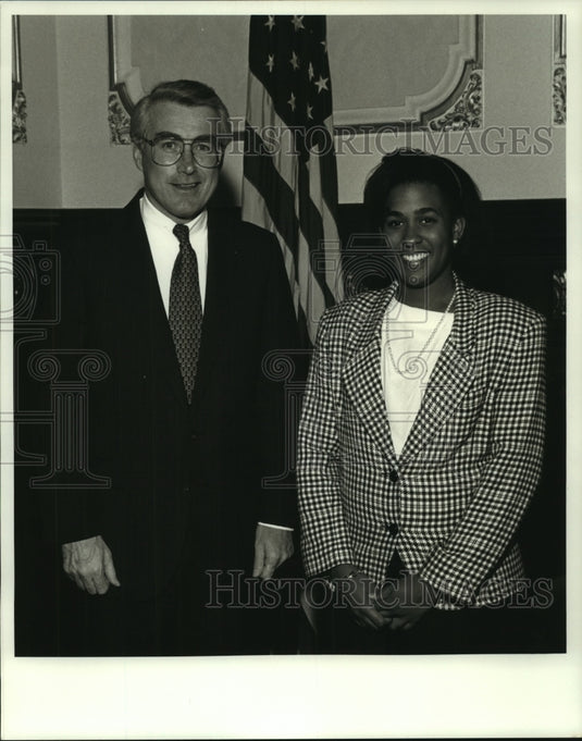  Press Photo Illinois Gov. Jim Edgar congratulates Amelia Shelby-Dunn Fellow- Historic Images