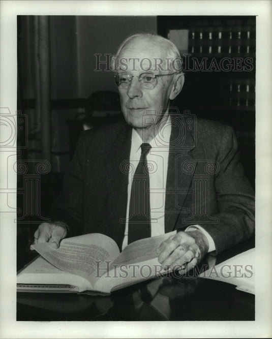 1957 Press Photo Judge Frank Echezabal - noa95254