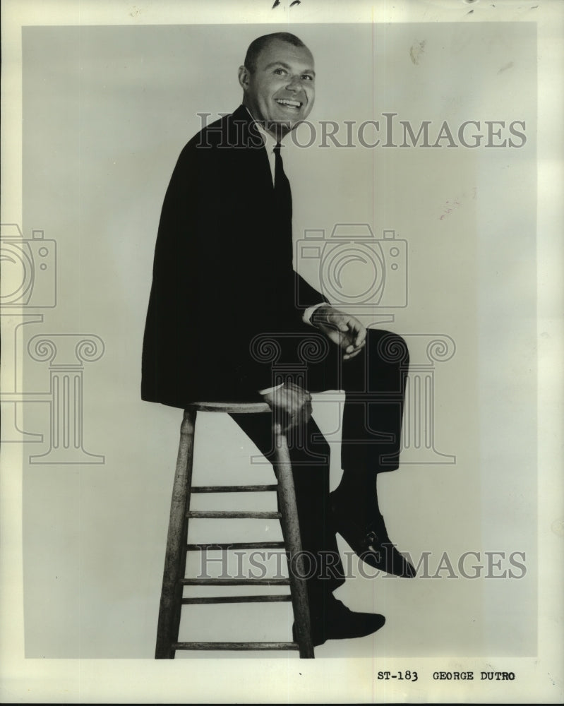 1965 Press Photo Hair fashion authority George Dutro at Antoine Salon, Godchaux