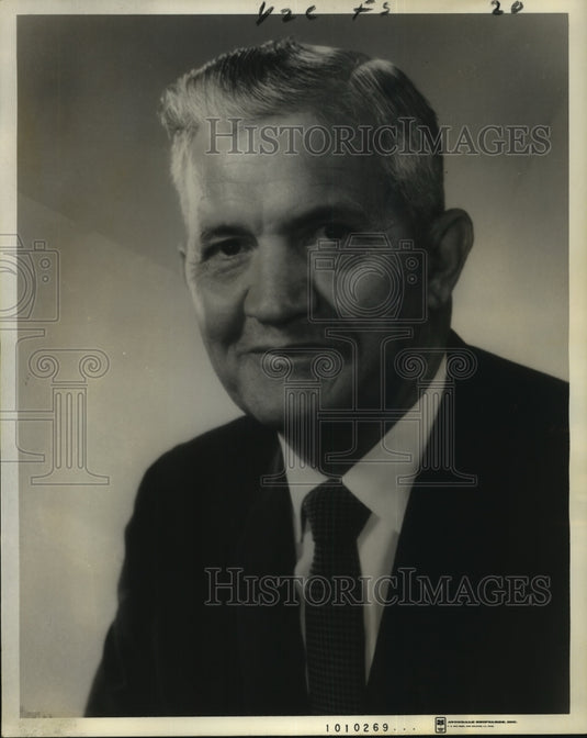 1969 Press Photo E.W. Dupont, Avondale's Foreign Sales & Promotion Division - Historic Images
