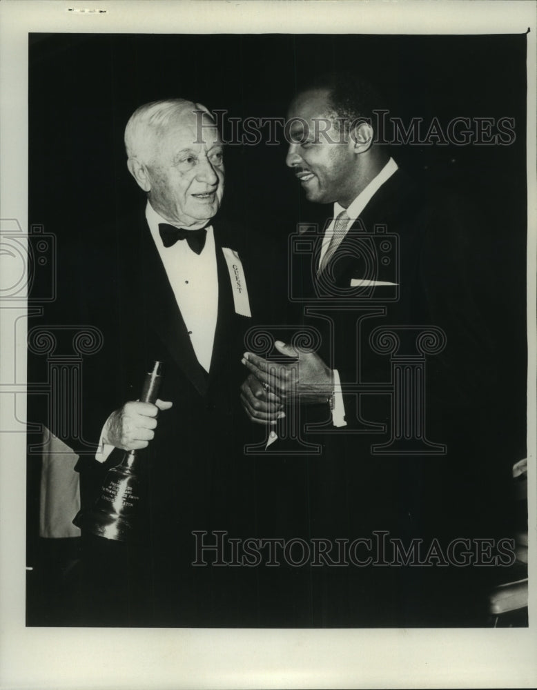 Load image into Gallery viewer, 1967 Press Photo Cyrus Eaton Honored by Cleveland Press Club - noa95554
