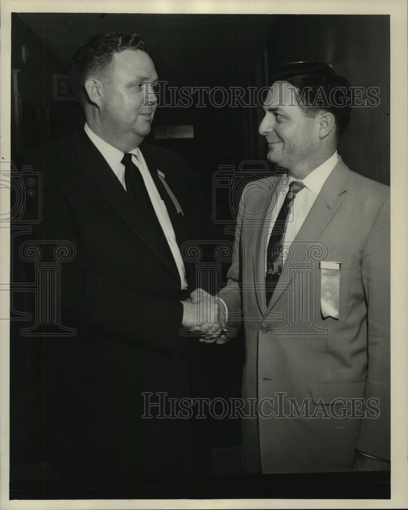 Load image into Gallery viewer, 1960 Press Photo Dr Burton Dupuy Jr- Louisiana State Association of Optometrists
