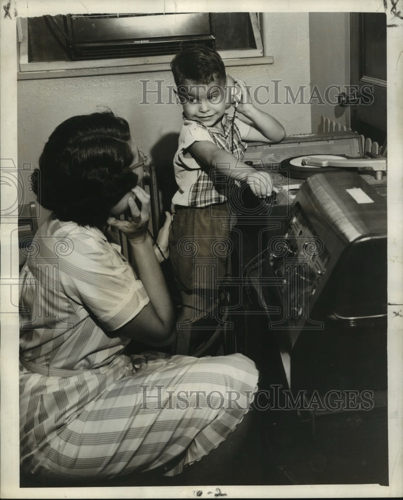 1955 Press Photo Billy Dupre with special earphone that let him hear music