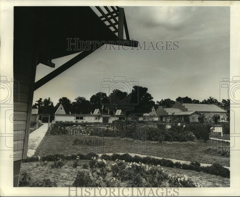 1965 Press Photo Creation of Dutch Village, Dutch Gardens near Newellton- Historic Images