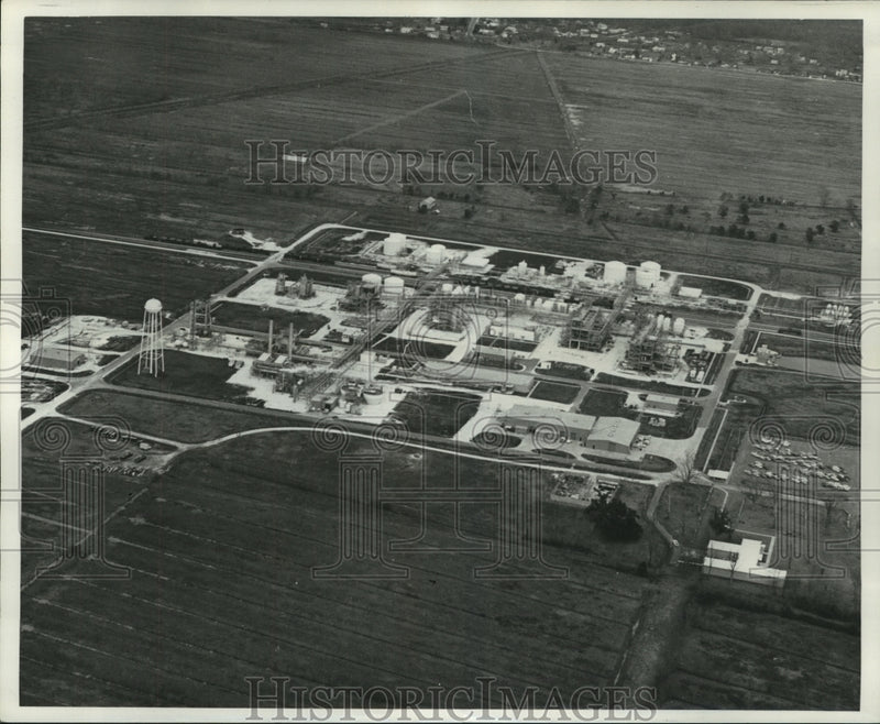 Load image into Gallery viewer, 1967 Press Photo Aerial View of Du Pont at Laplace, Louisiana - noa96266
