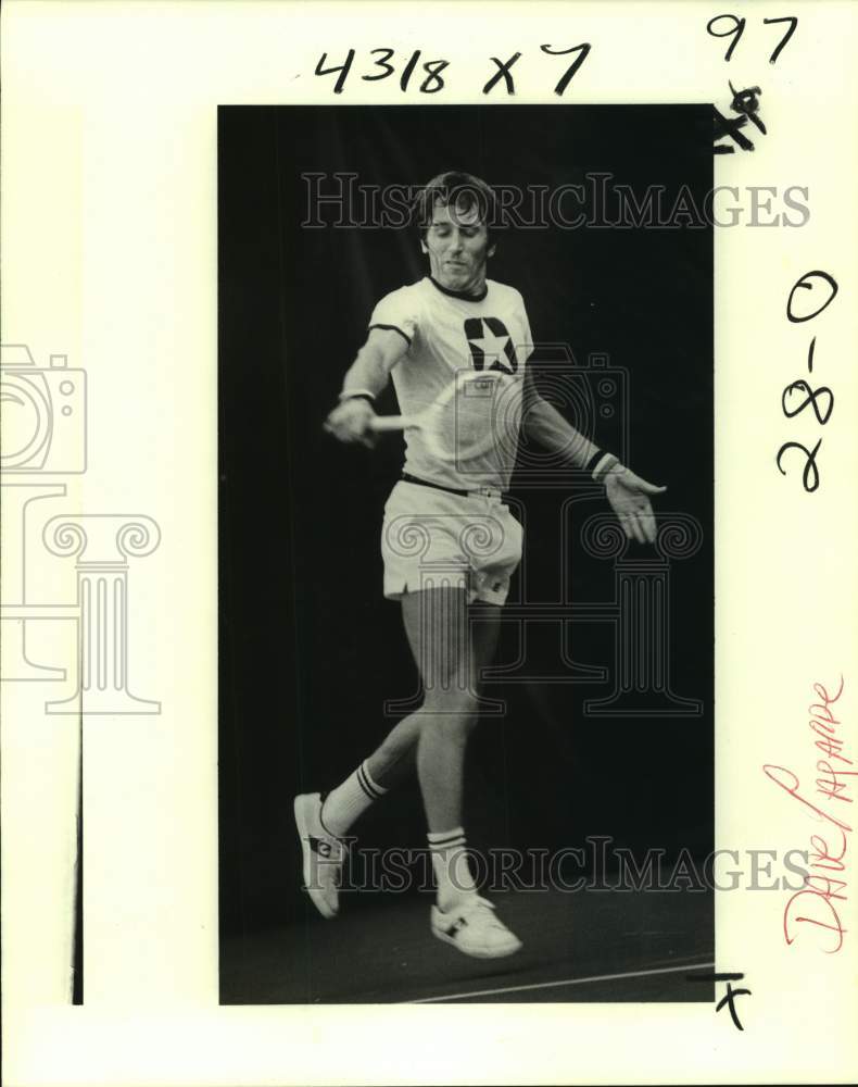 1978 Press Photo Colin Dibley booms a backhand at badminton game - noa96968- Historic Images