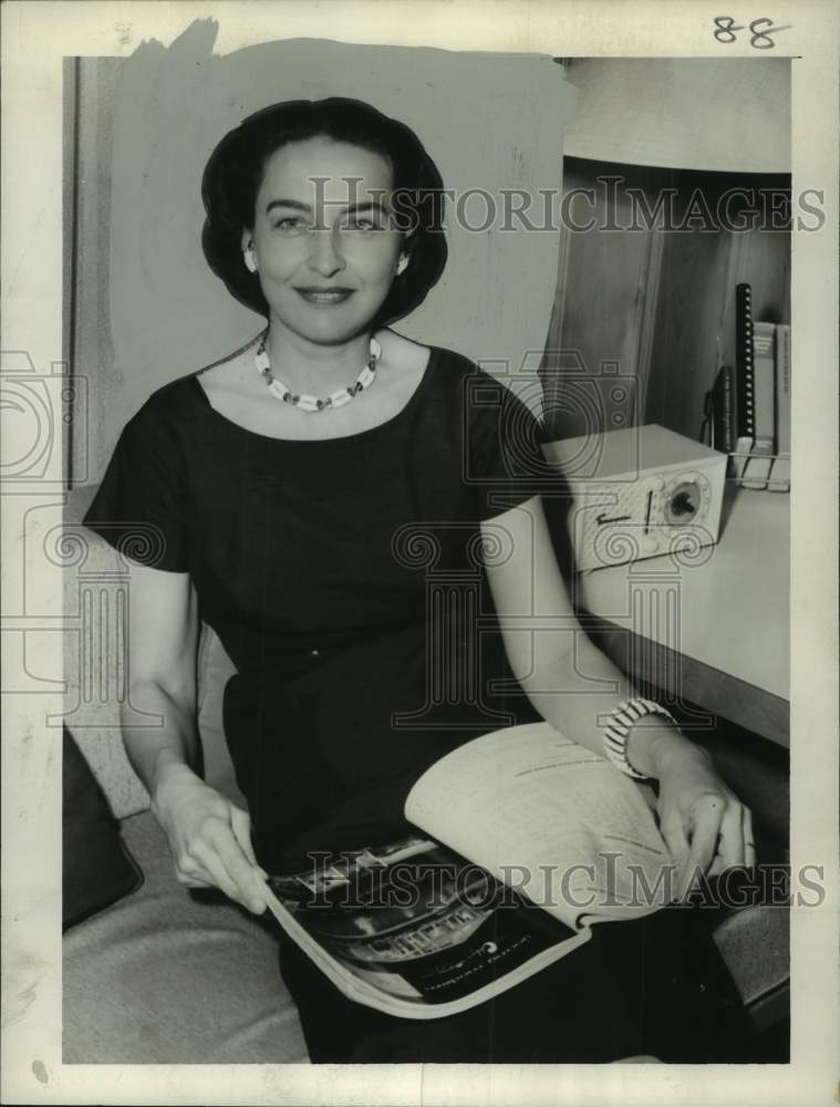 1957 Press Photo Mrs. Morgan G. Earnest, vice president of Earnest Homes Inc.- Historic Images