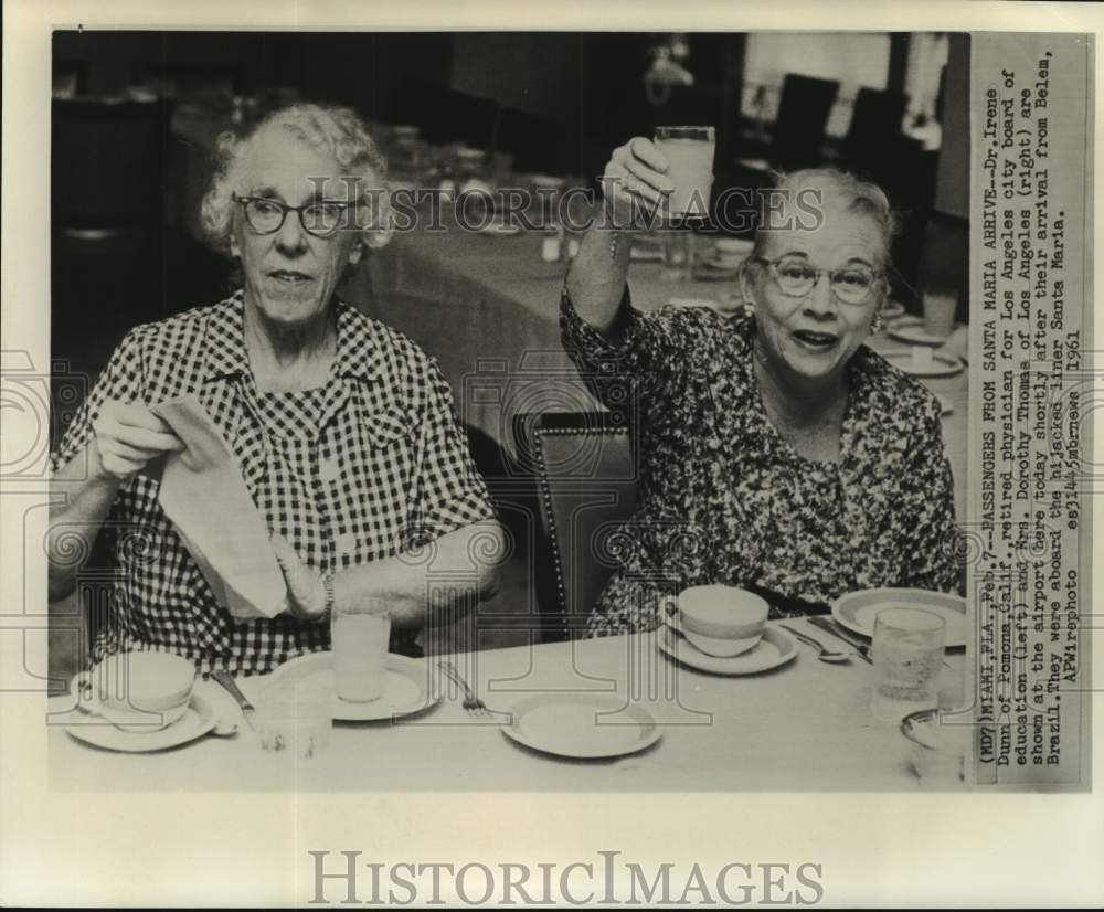 1961 Press Photo Dr. Irene Dunn & Dorothy Thomas, passengers from Santa Maria- Historic Images