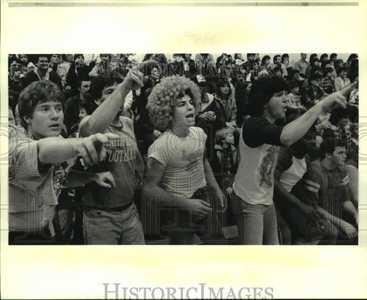 1985 Press Photo Crowd during donkey basketball at Hahnville High School- Historic Images