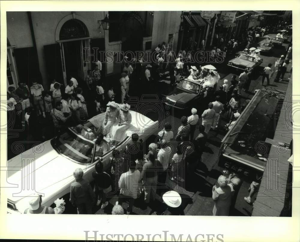 1992 Press Photo Friends of Germaine Wells Easter Parade on Bourbon Street- Historic Images